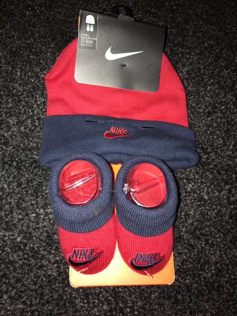 nike baby socks and hat